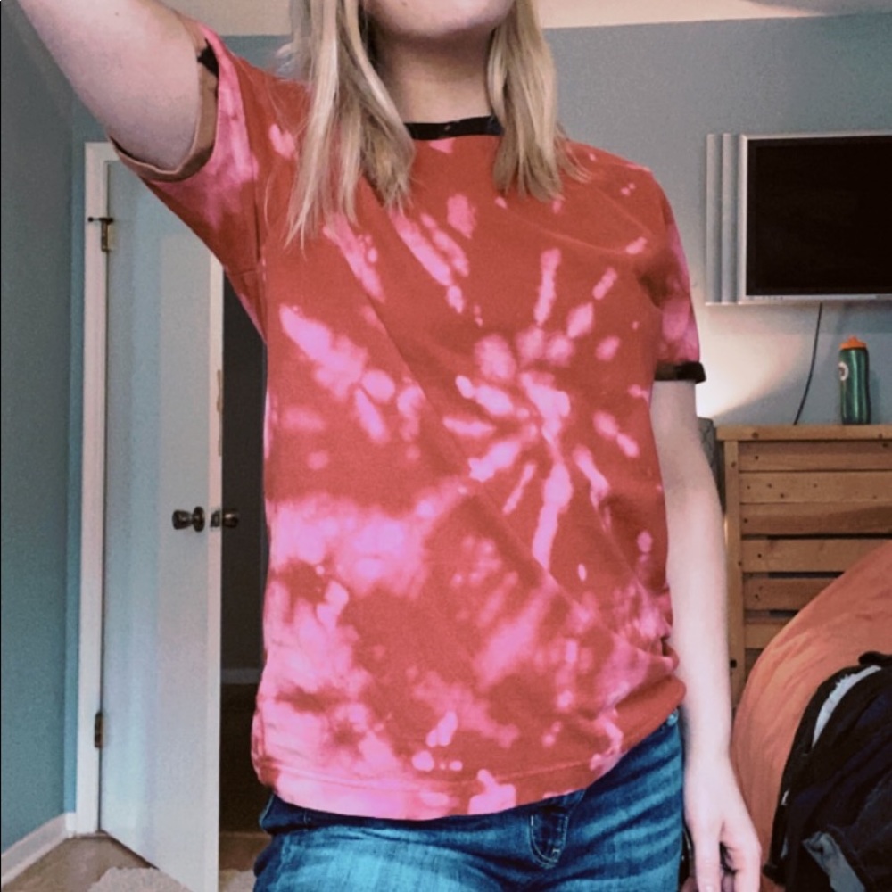 Red tie dye